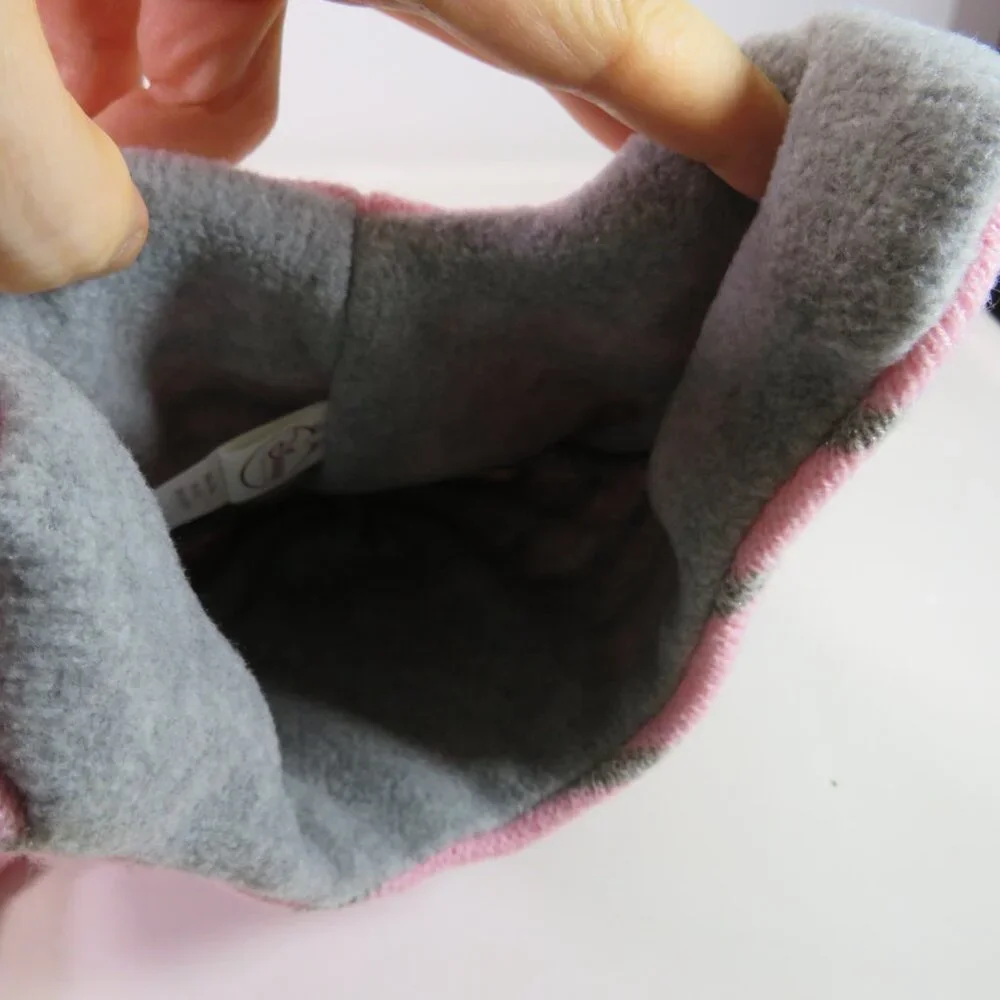 Disney princess hat and mittens with embroidered edges